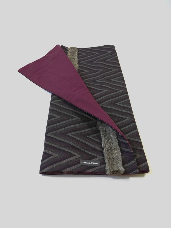 Hundedecke Violett mit Zickzack-Muster & Aubergine aus Outdoorstoff mit breiter Fake Fur-Borte