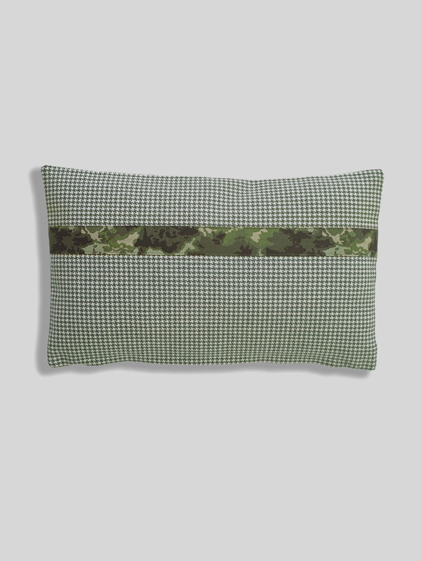 Kissenbezug grün-weiß kariert aus Möbelstoff mit Camouflage-Borte