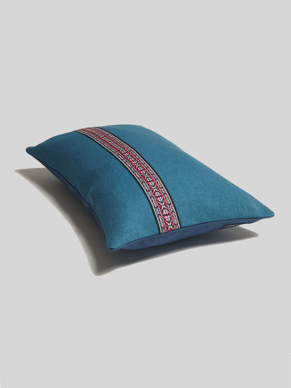 Kissenbezug Türkis & Blau aus Möbelstoff mit Ethno-Borte
