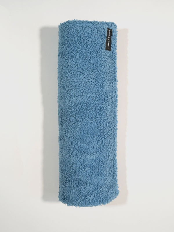 Weiche Kuscheldecke in Blau aus Teddyplüsch