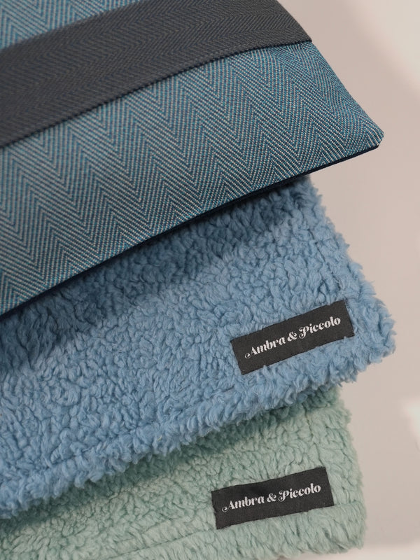 Weiche Kuscheldecke in Blau aus Teddyplüsch