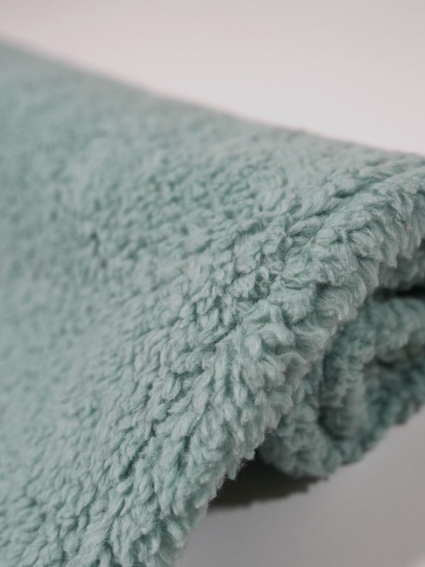 Weiche Kuscheldecke in Mint aus Teddyplüsch