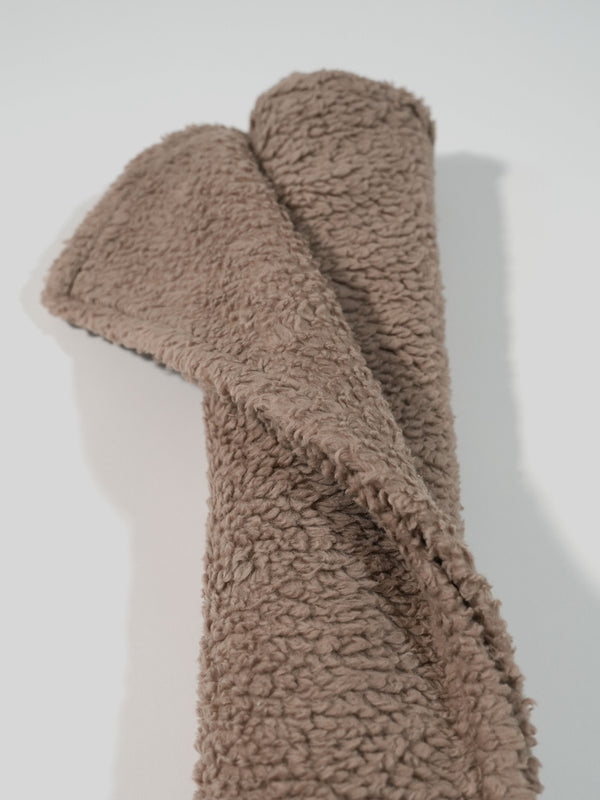 Weiche Kuscheldecke in Taupe aus Teddyplüsch