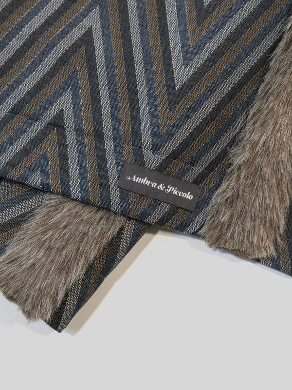 Hundedecke Blau-Beige mit Zickzack-Muster aus Outdoorstoff mit Fake Fur-Borte