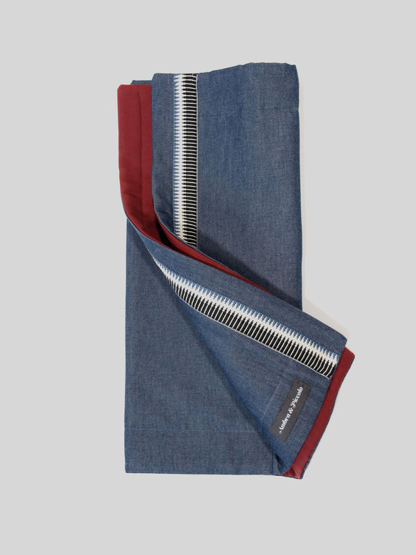 Hundedecke Blau & Rot aus Outdoorstoff mit Ethno-Borte