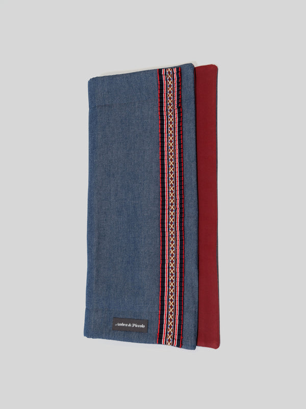 Hundedecke Blau & Rot aus Outdoorstoff mit Plissee-Borte
