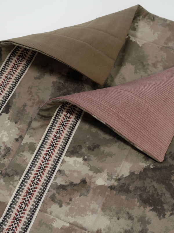 Hundedecke mit Camouflage-Muster aus Baumwolle & altrosa Cord mit Ethno-Borte