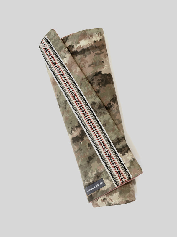 Hundedecke mit Camouflage-Muster aus Baumwolle & altrosa Cord mit Ethno-Borte