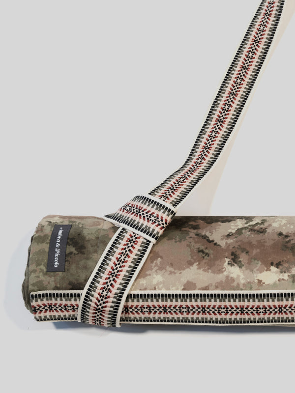 Hundedecke mit Camouflage-Muster aus Baumwolle mit Ethno-Borte