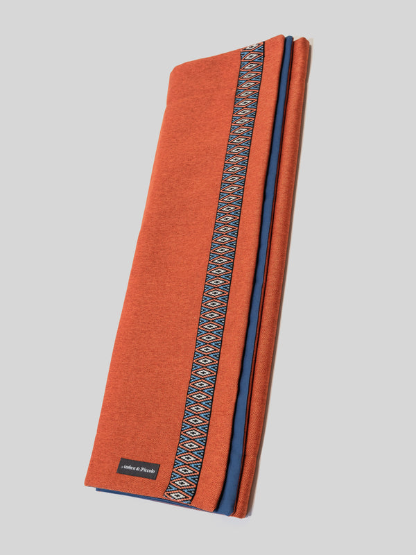 Hundedecke Orange & Blau aus Möbelstoff mit Ethno-Borte