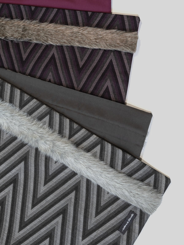 Hundedecke Schwarz-Grau mit Zickzack-Muster aus Outdoorstoff mit Fake Fur-Borte