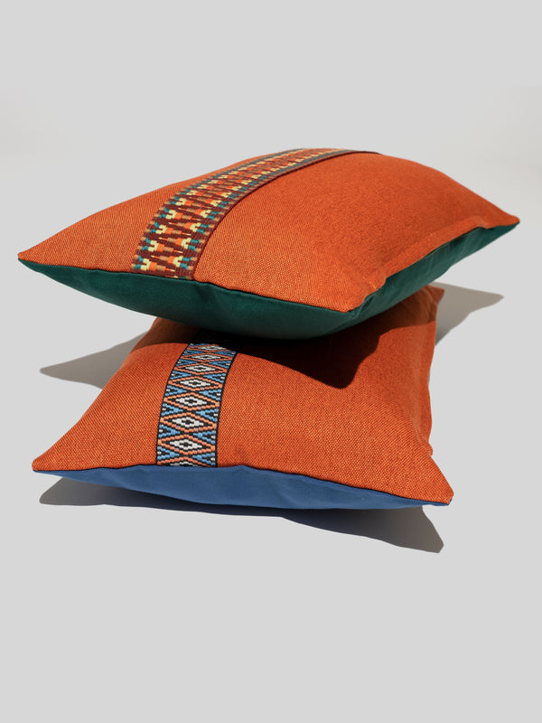 Kissenbezug Orange & Blau aus Möbelstoff mit Ethno-Borte